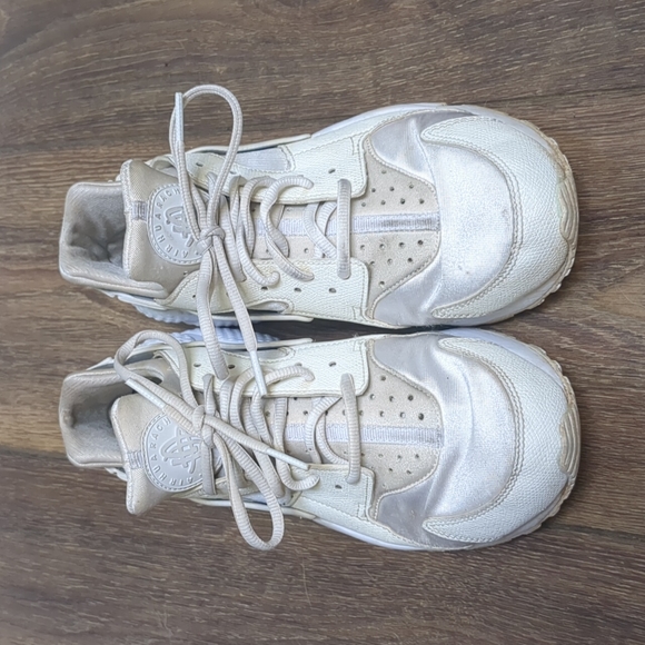 Nike Huarache Shoes white silver leather GUC 9.5 - Picture 5 of 7